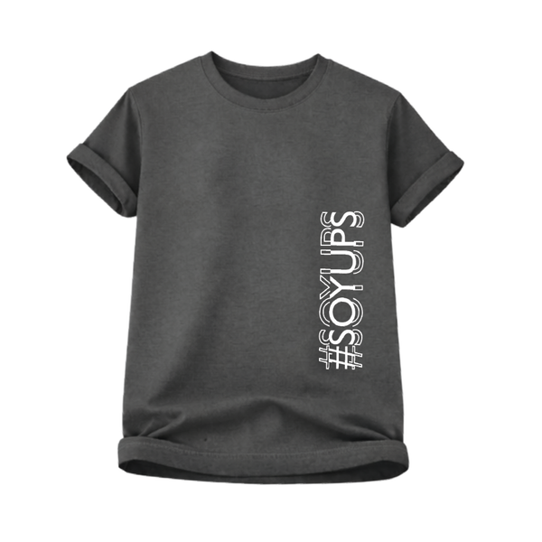 Camiseta gris UPS estilo casual con diseño #SoyUPS en lateral